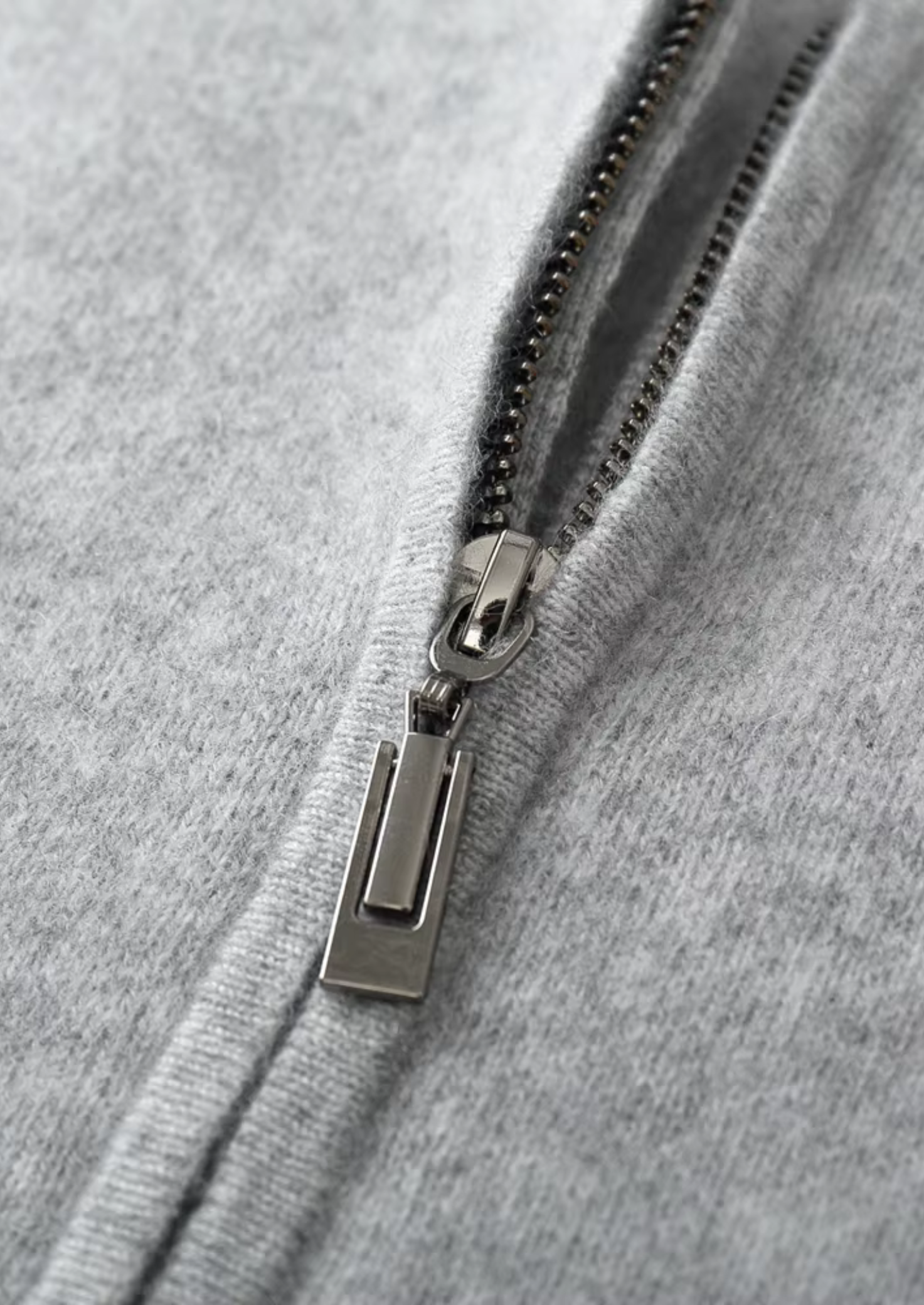 PULL COL V EN LAINE MÉRINOS EXTRA-FINE PURE