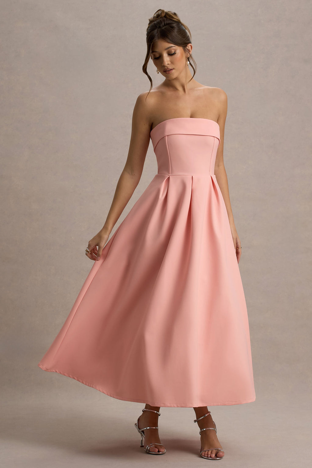 ANNE | Robe midi chic avec un décolleté en épaules dénudées