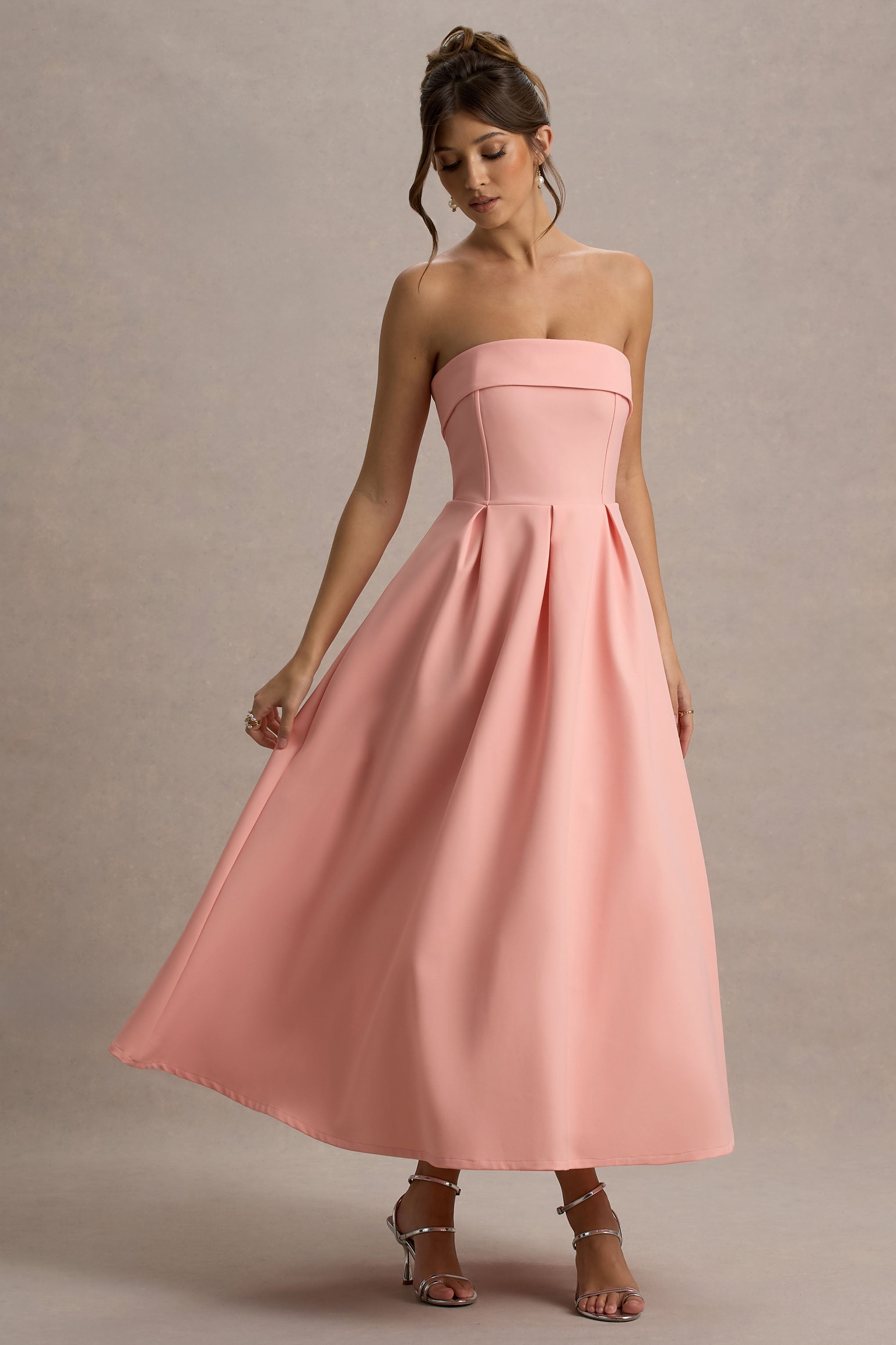 ANNE | Robe midi chic avec un décolleté en épaules dénudées
