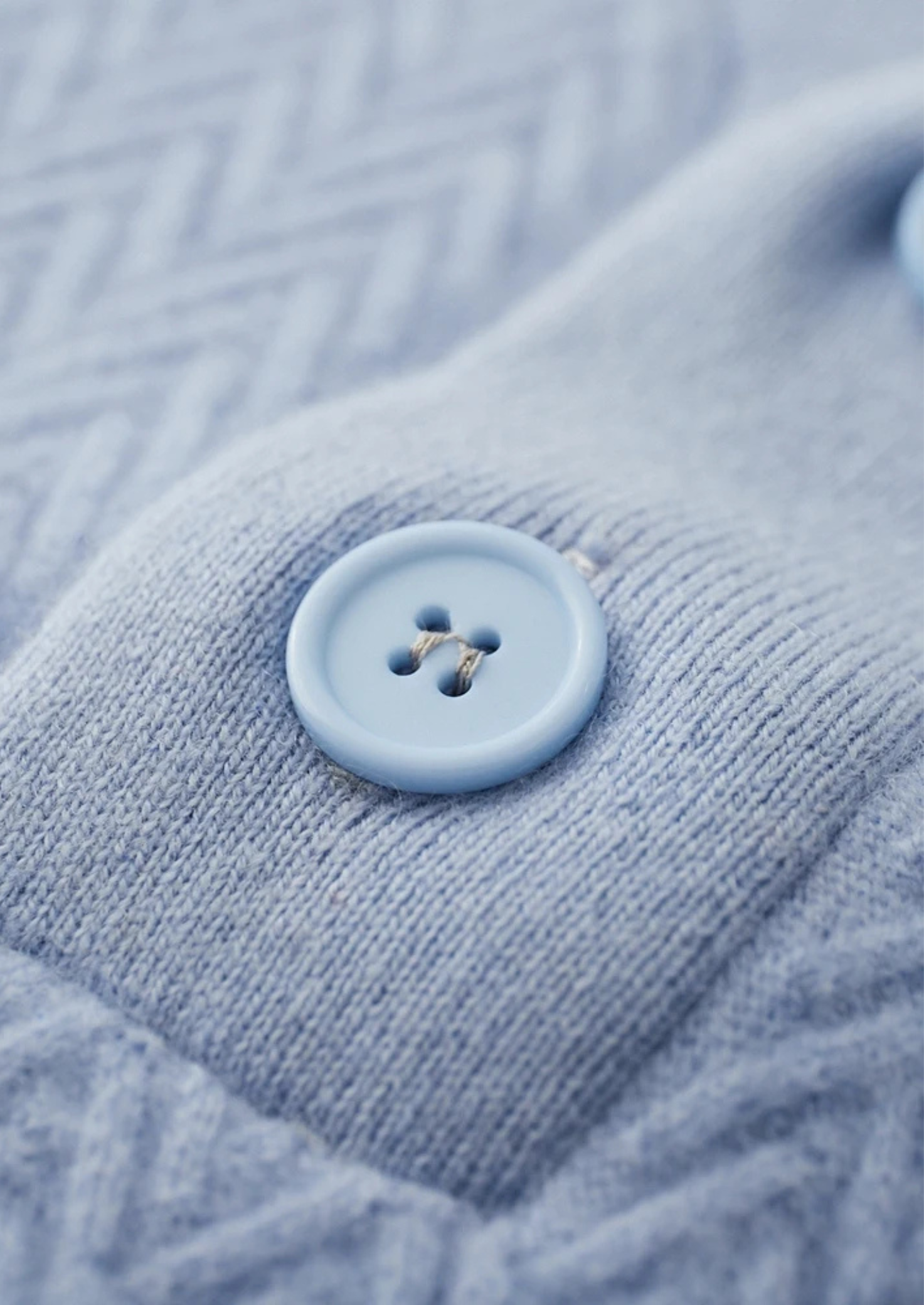 Pull en cachemire premium à boutons et motif zigzag