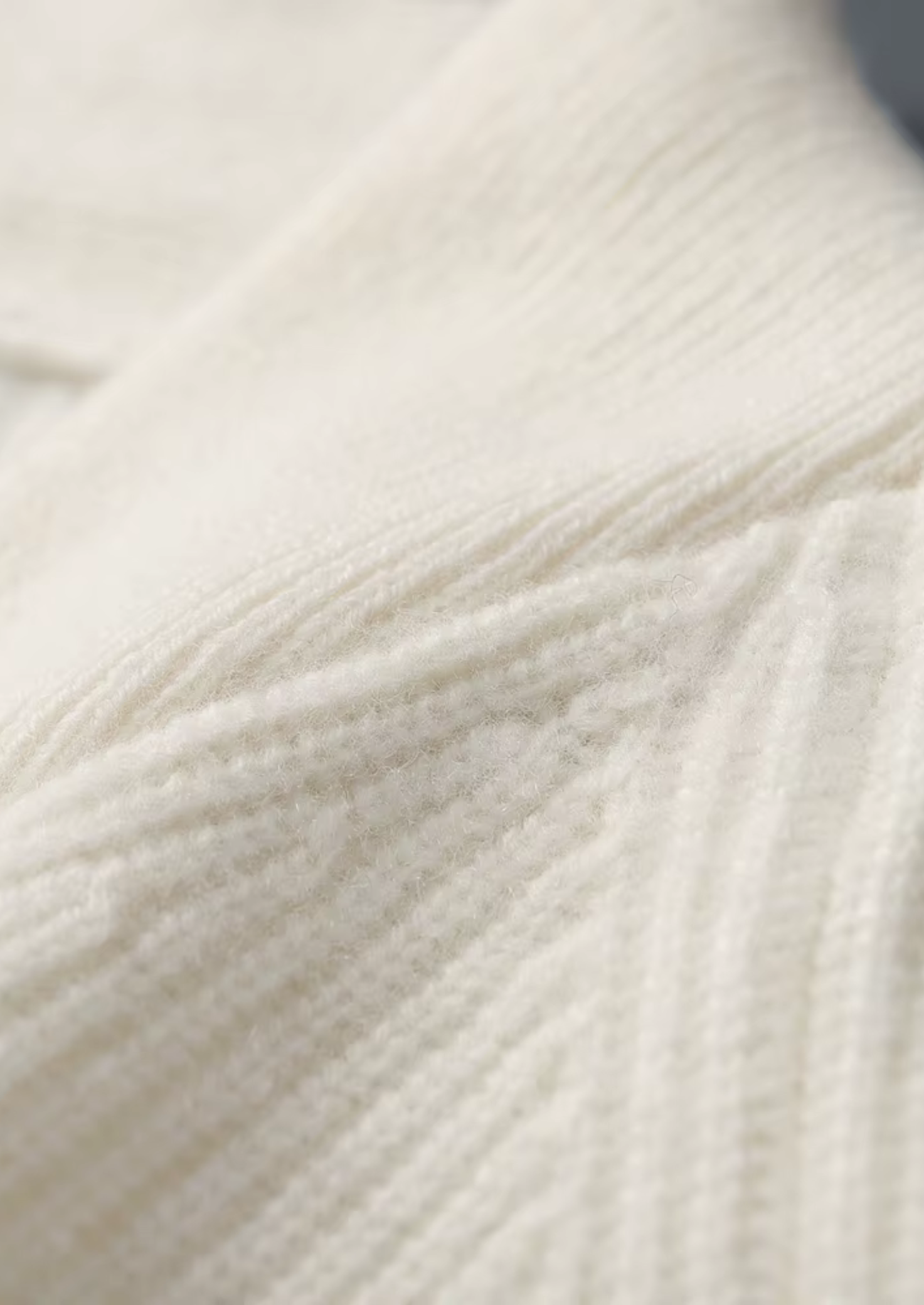 Pull en cachemire premium à col en V et côtes
