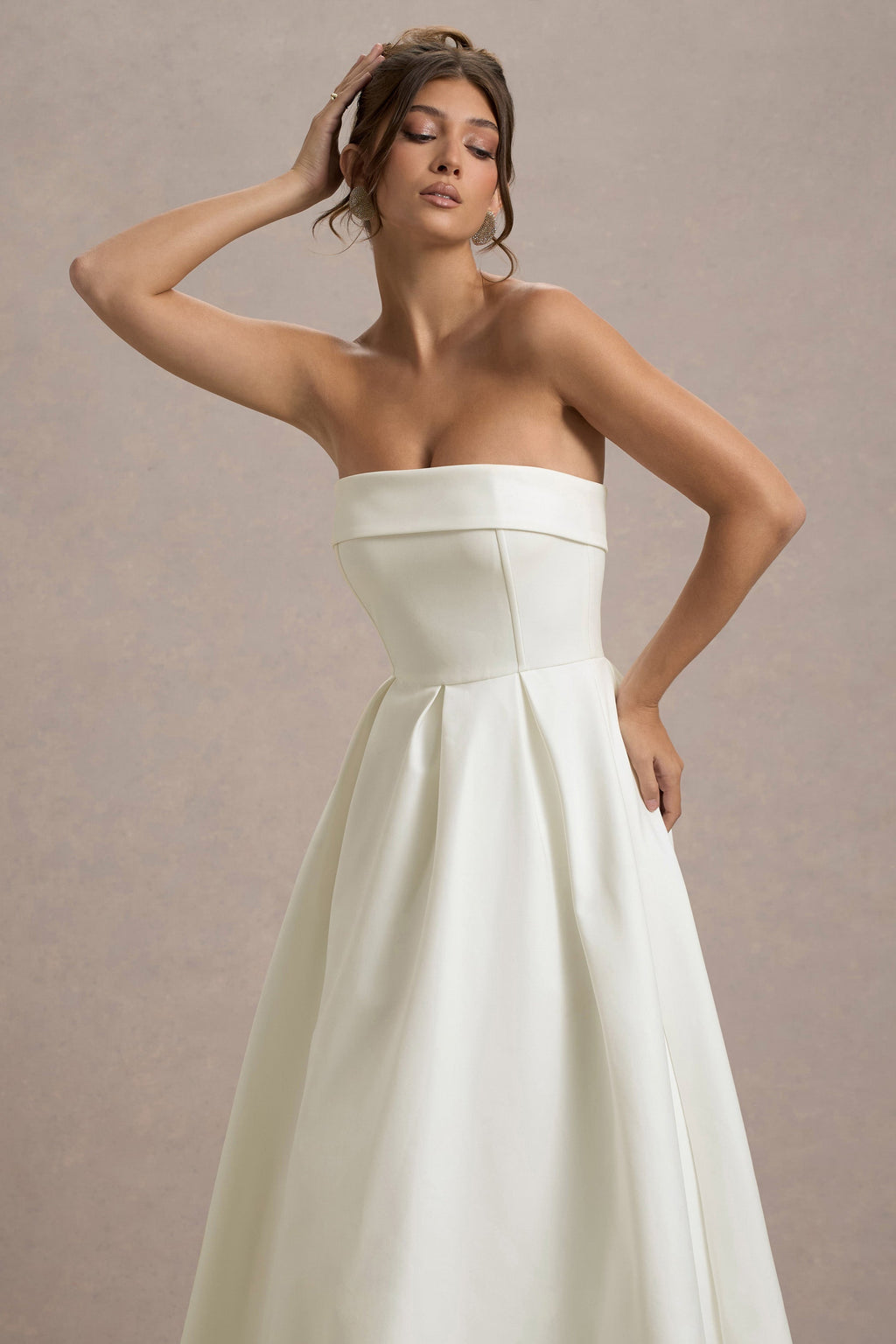 ANNE | Robe midi chic avec un décolleté en épaules dénudées