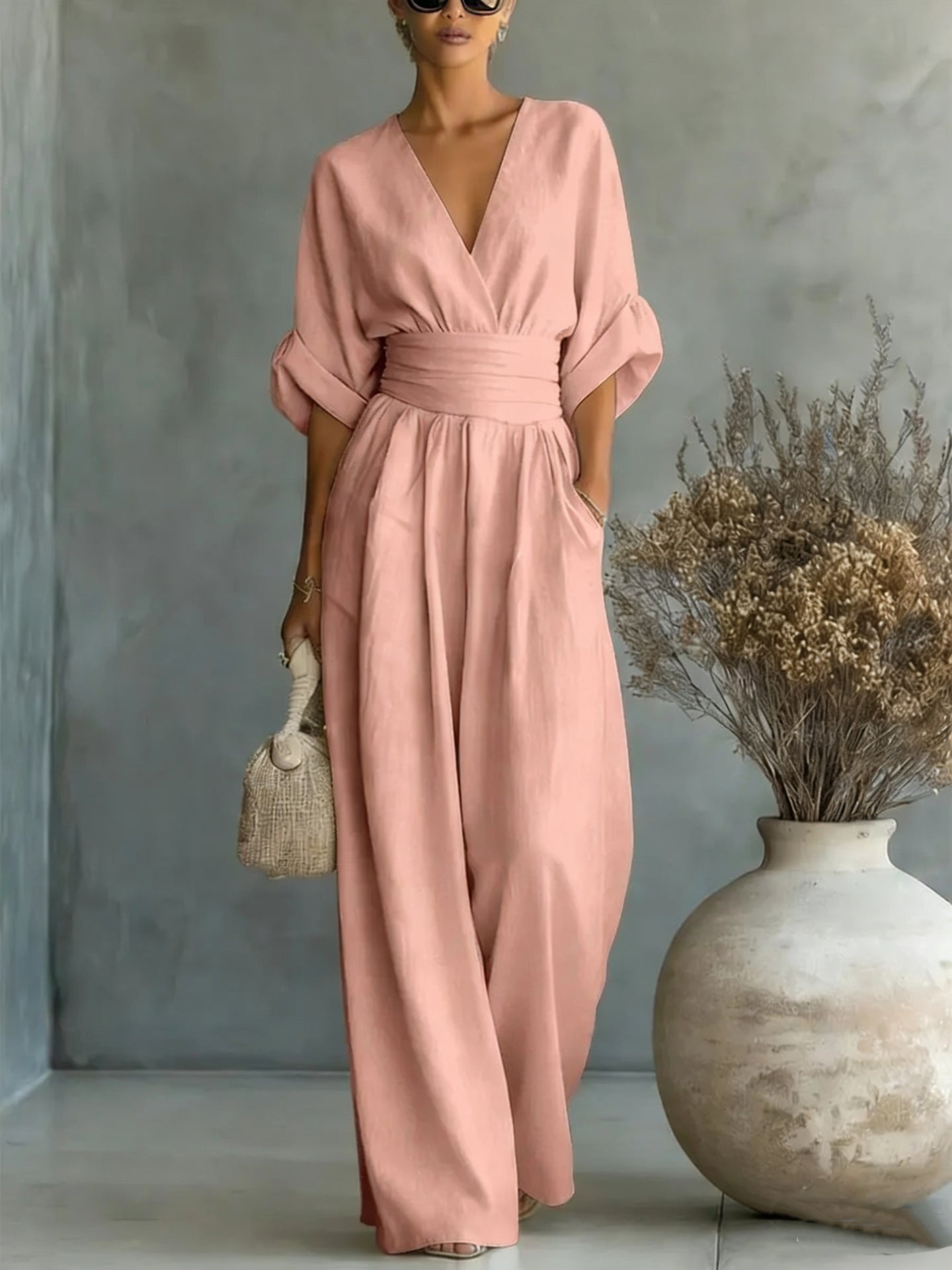 Robe élégante à col en V, manches fluides avec dos nu - Maison Claire et Sylvie