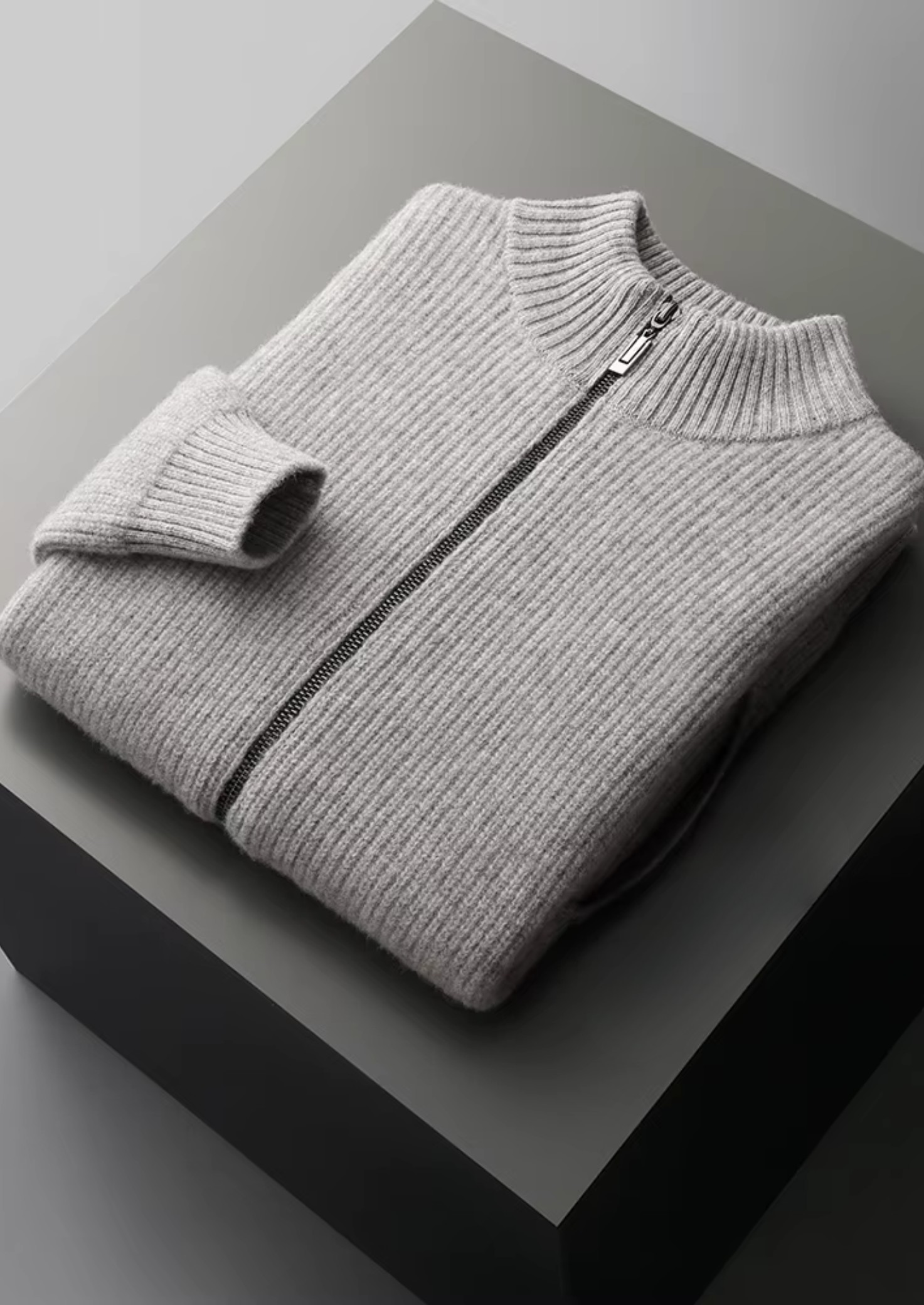Cardigan en laine mérinos extra-fine pure à côtes tricotées