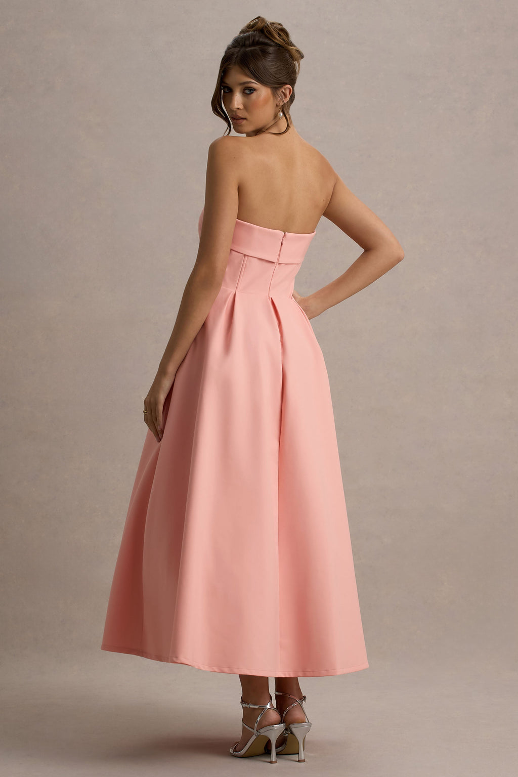 ANNE | Robe mi-longue chic avec encolure décolletée épaules nues