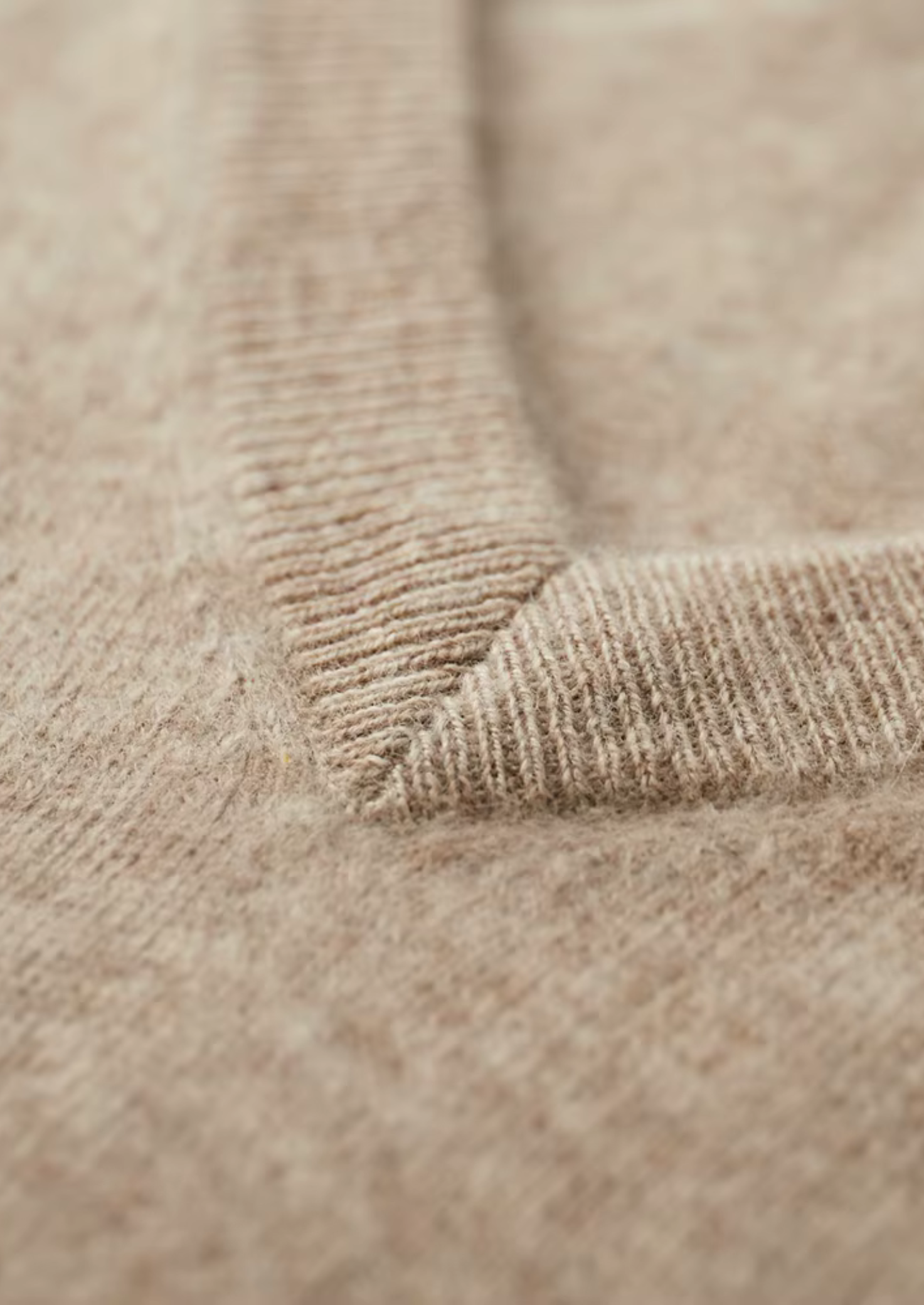 PULL TRADITIONNEL COL V EN LAINE MÉRINOS EXTRA-FINE PURE