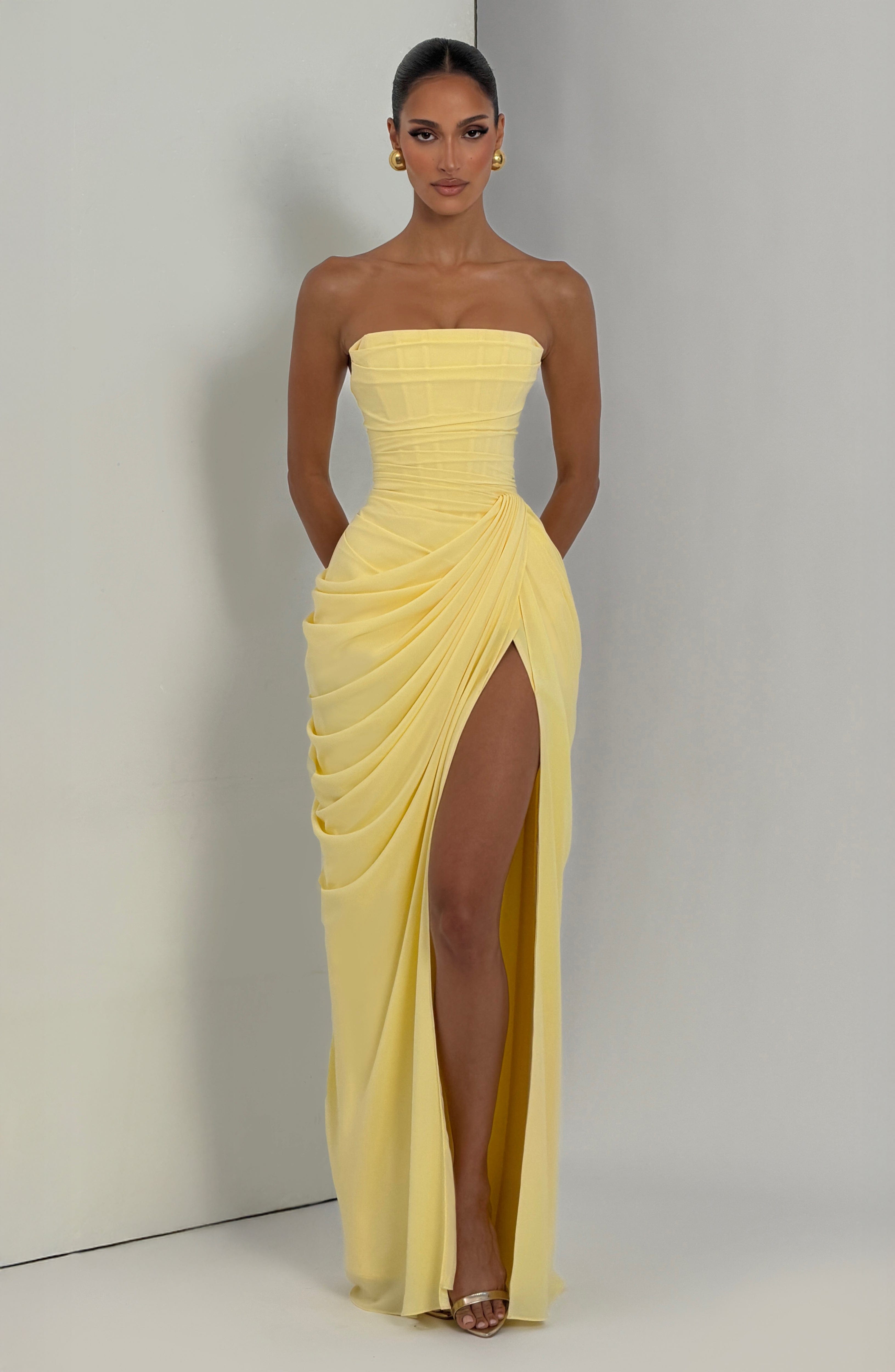 HANNAH | Robe Longue Sophistiquée avec Détail Drapé et Fente Haute