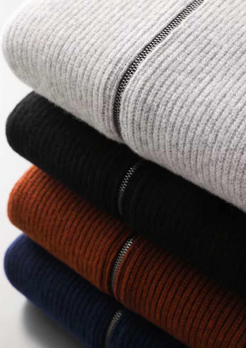 Cardigan en laine mérinos extra-fine pure à côtes tricotées