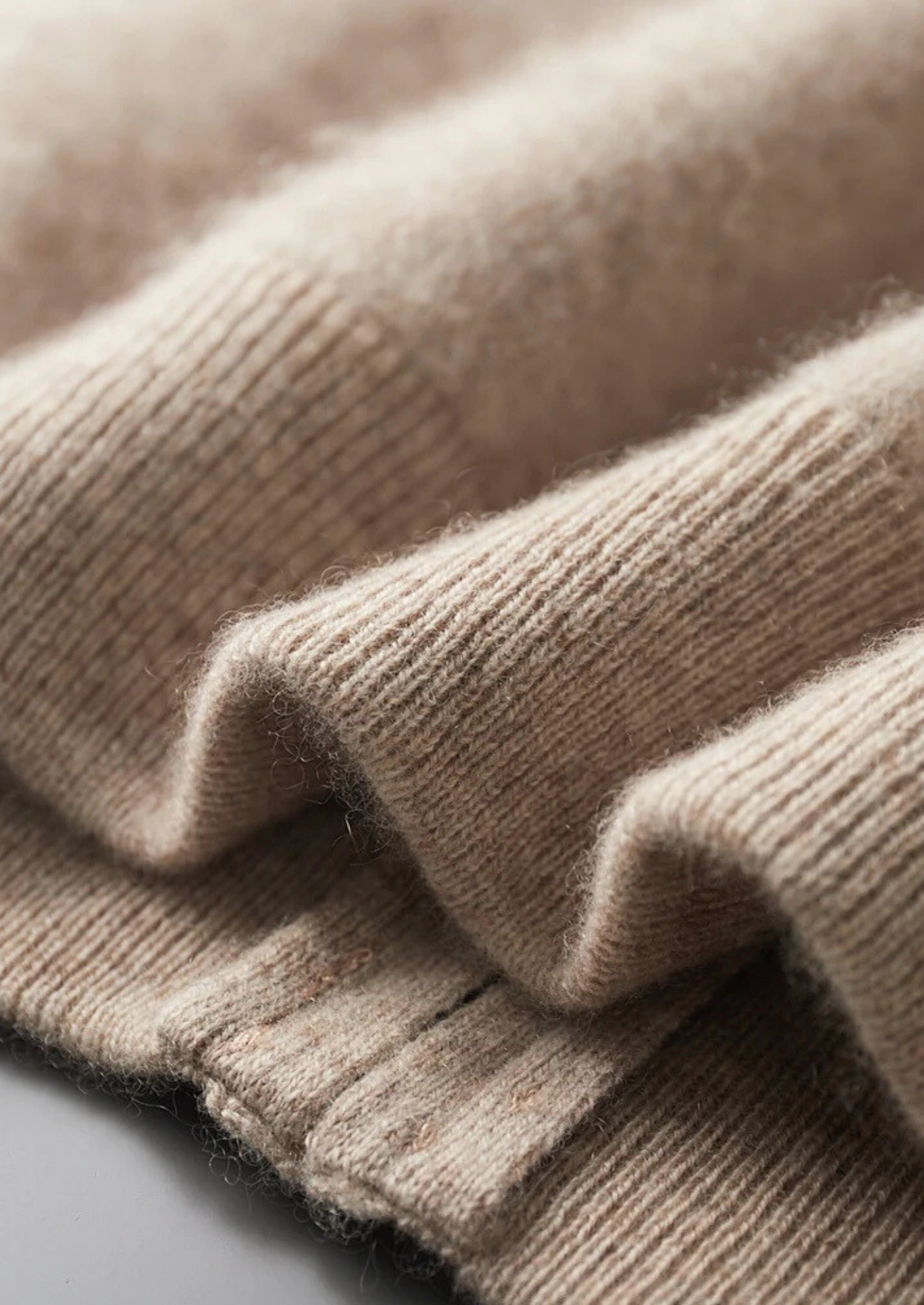 Cardigan zippé bicolore en cachemire premium