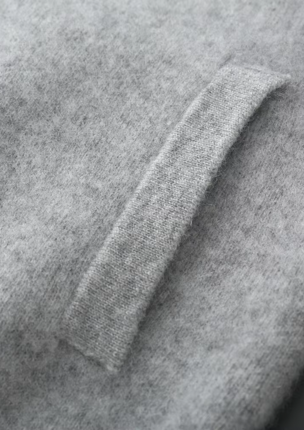 PULL COL V EN LAINE MÉRINOS EXTRA-FINE PURE