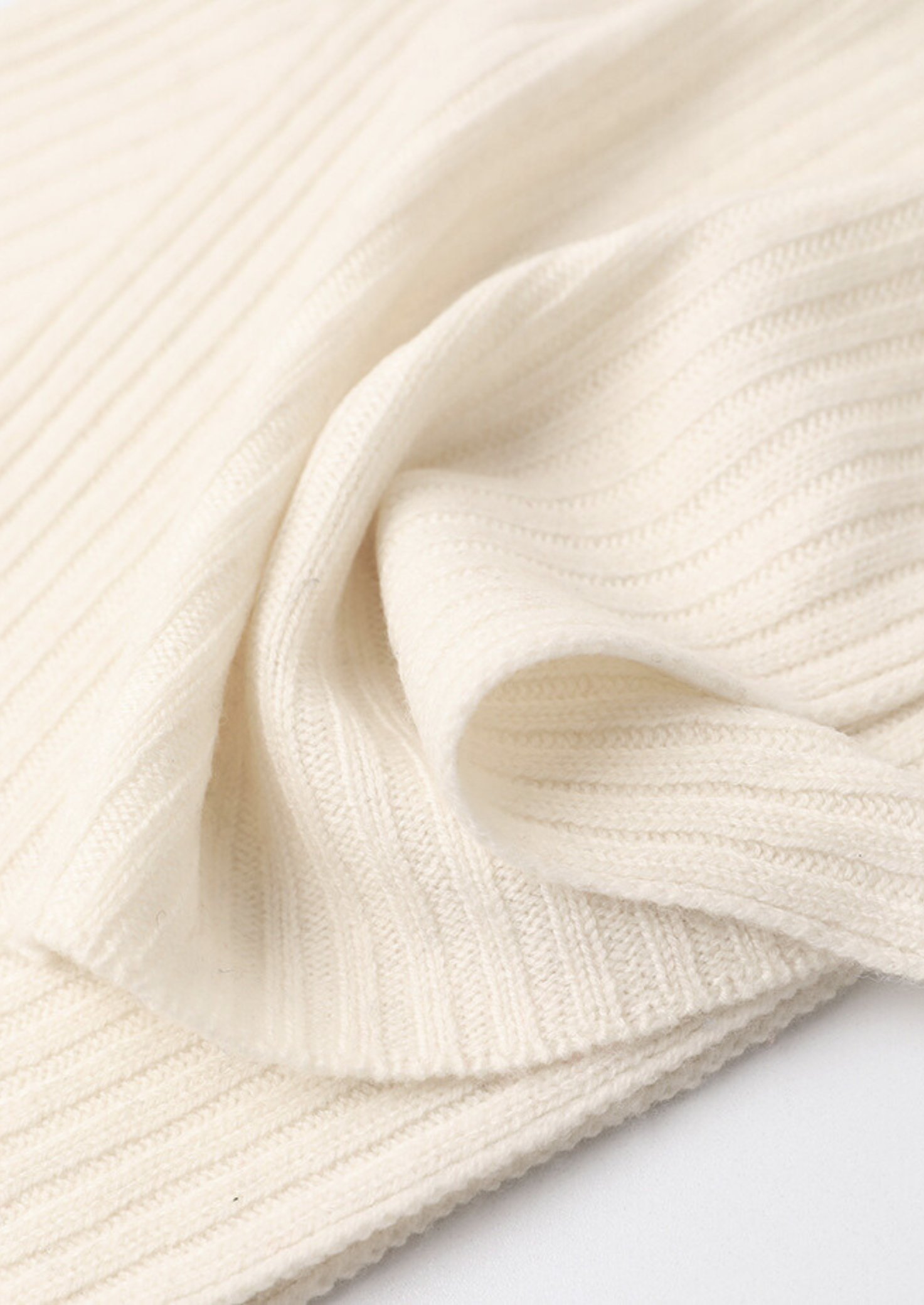 INCONTOURNABLES HIVERNAUX EN LAINE MÉRINOS EXTRA-FINE PURE – IVOIRE