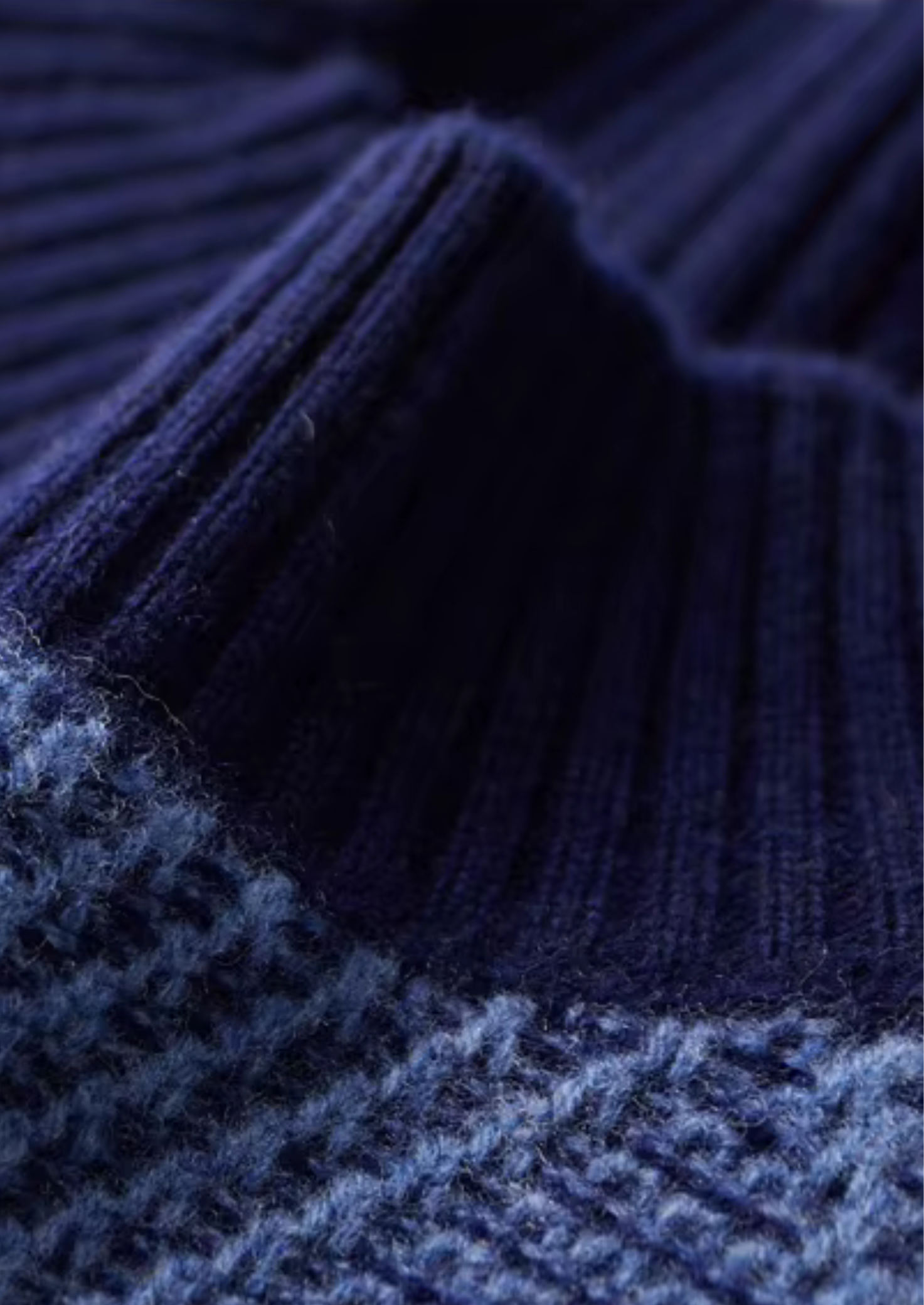 Pull col montant en laine mérinos extra-fine pure avec motif bicolore