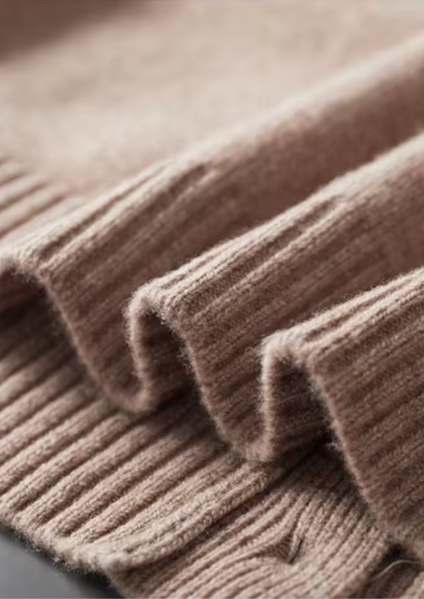Cardigan à boutons en laine mérinos extra-fine pure tricotée