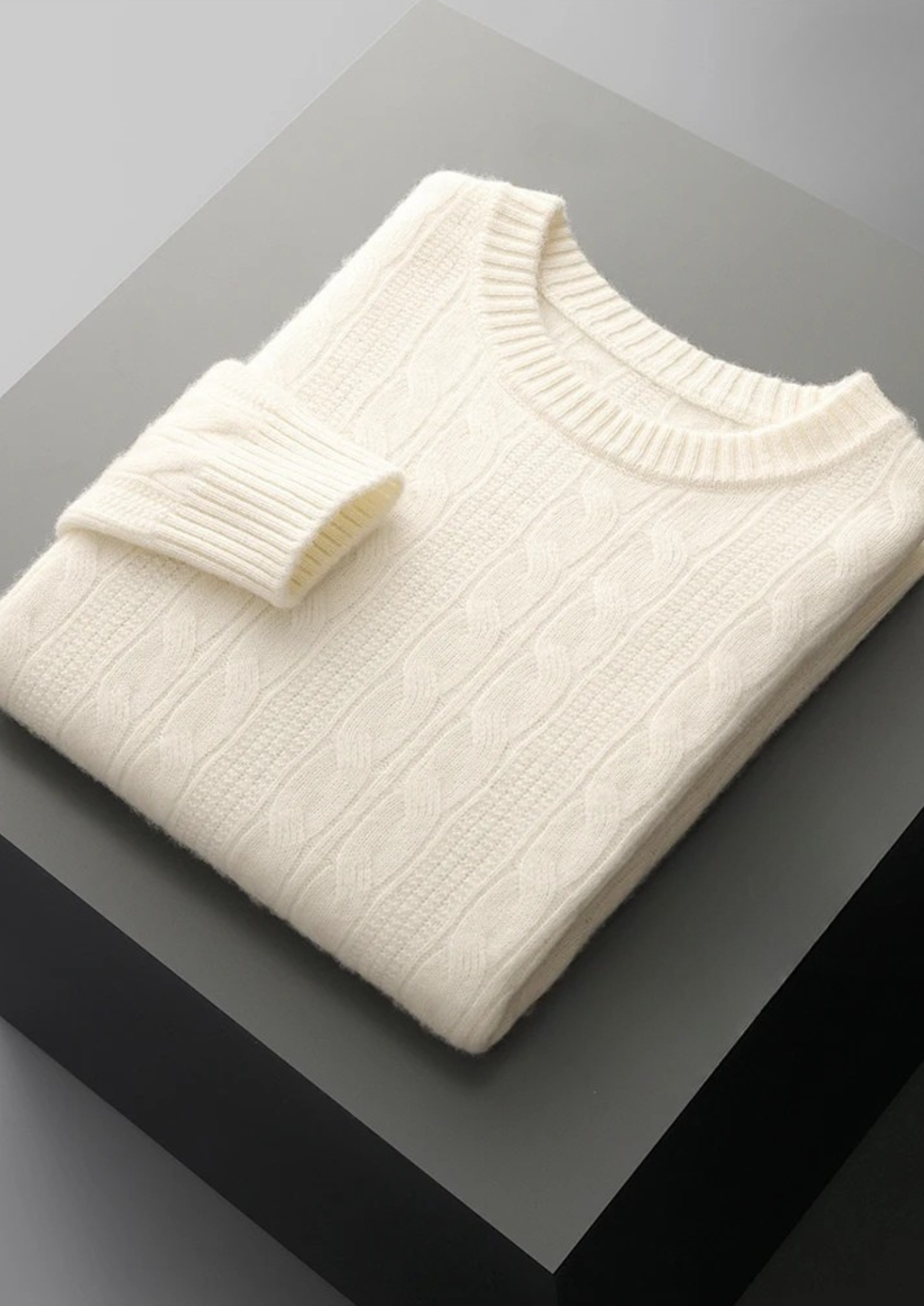 PULL RAS DU COU EN LAINE MÉRINOS EXTRA-FINE PURE À MAILLE TORSADÉE