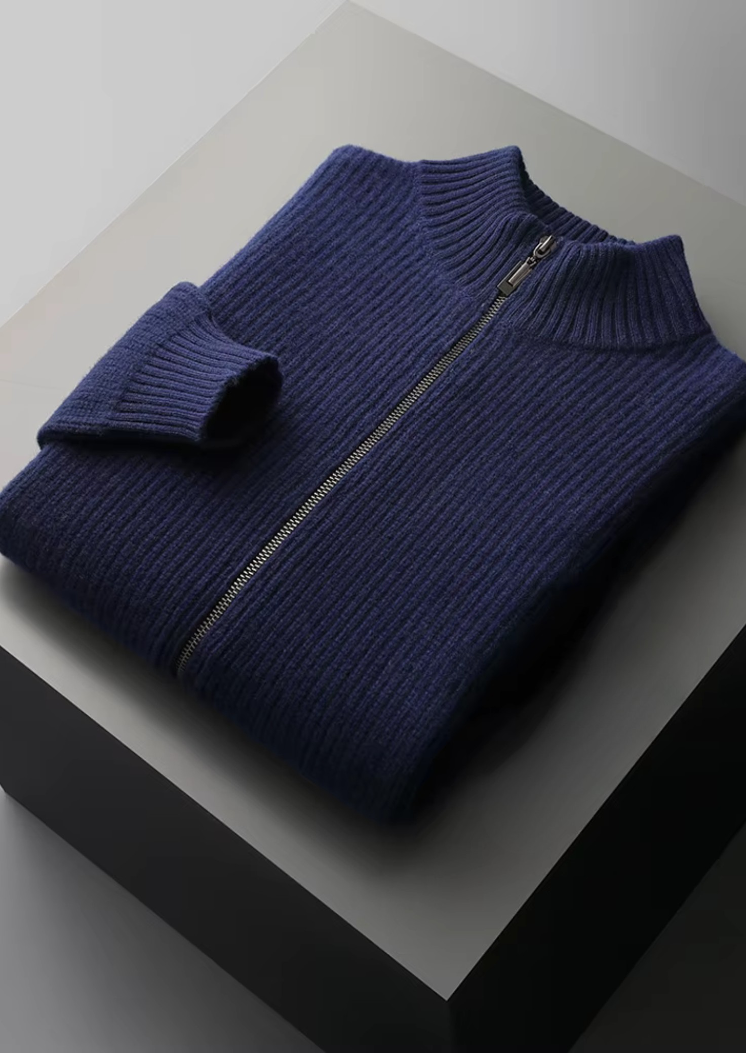 Cardigan en laine mérinos extra-fine pure à côtes tricotées