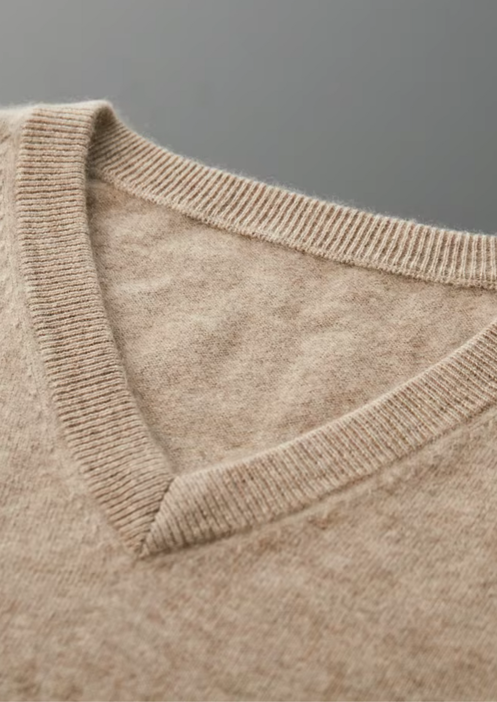 PULL TRADITIONNEL COL V EN LAINE MÉRINOS EXTRA-FINE PURE