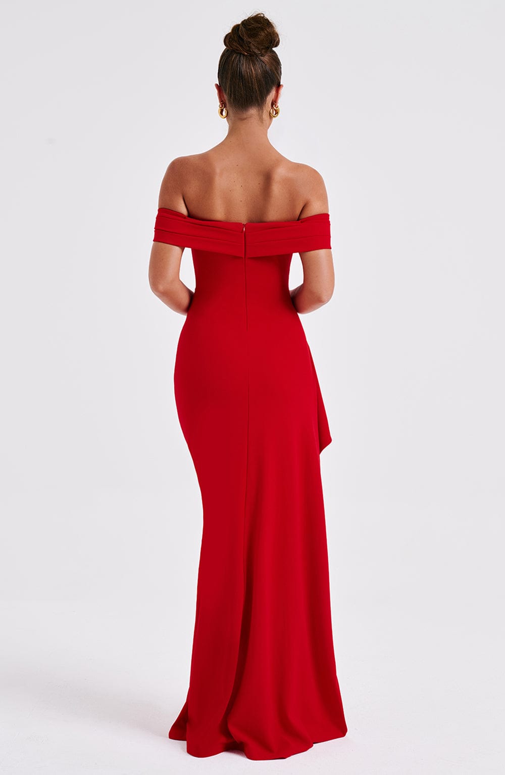 KIM | Robe Maxi en Satin avec Design Épaules Dénudées
