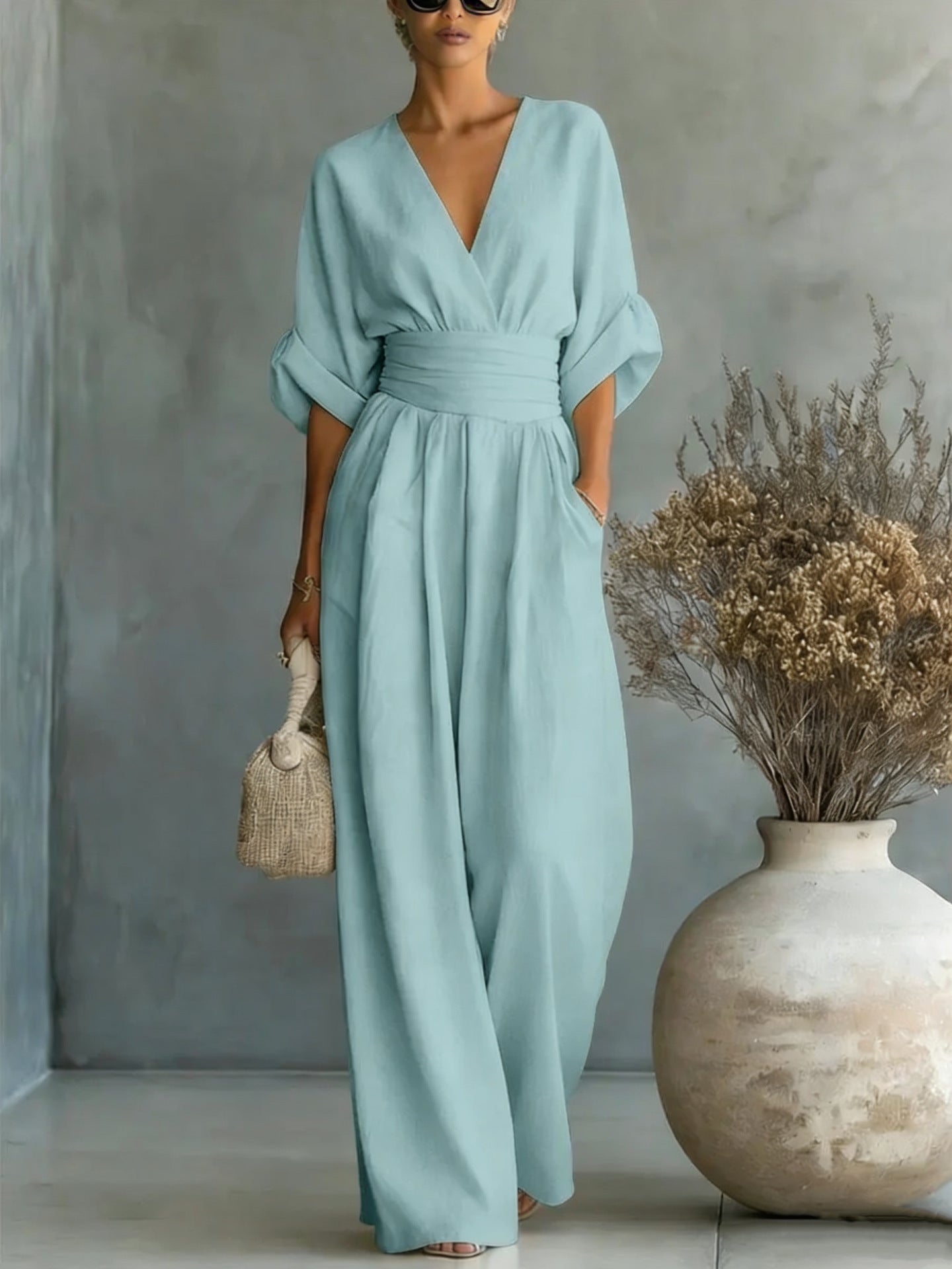 Robe élégante à col en V, manches fluides avec dos nu - Maison Claire et Sylvie