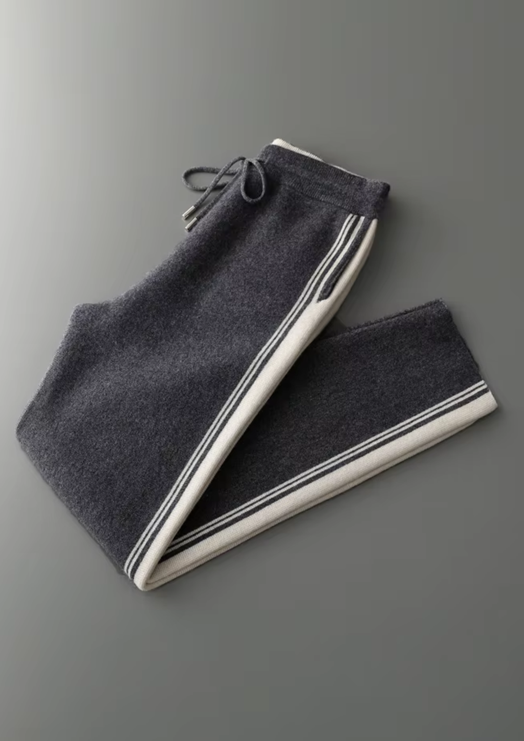 ENSEMBLE DAMIEN EN LAINE MÉRINOS PURE EXTRA-FINE GRIS FONCÉ