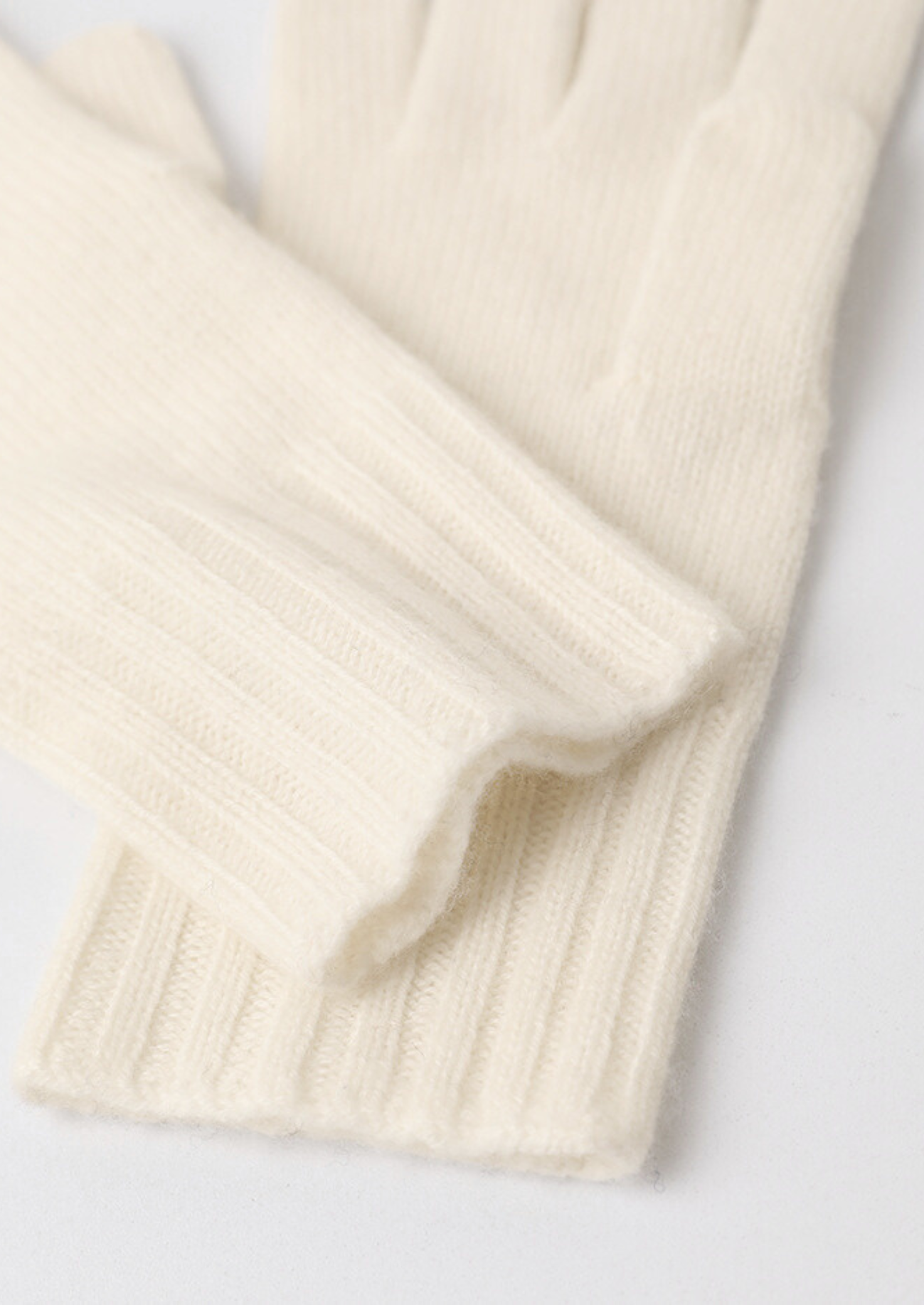 INCONTOURNABLES HIVERNAUX EN LAINE MÉRINOS EXTRA-FINE PURE – IVOIRE